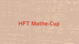 Mathe-Cup Schriftzug über Formeln auf Tafel
