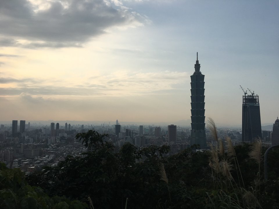 Aussicht-auf-Tower-101-Taipeh.jpg